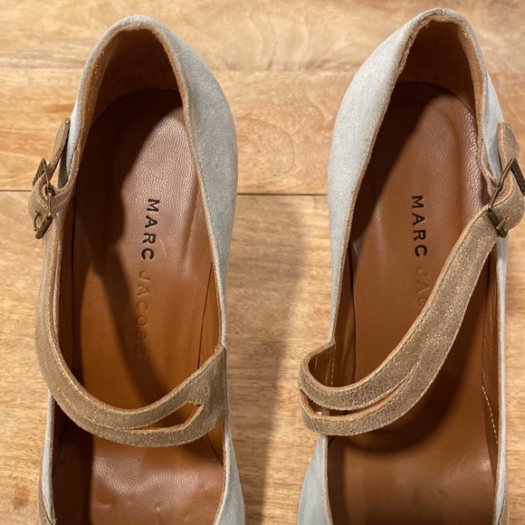 Vintage Marc Jacobs MaryJane Heels Mint Suede with Gold Strap. Womens Size 8M. - Picture 2 of 15